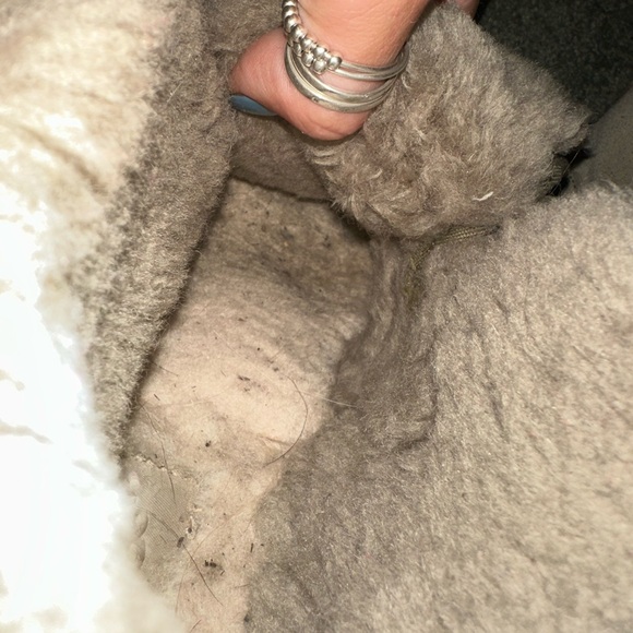 UGGS - Picture 11 of 16